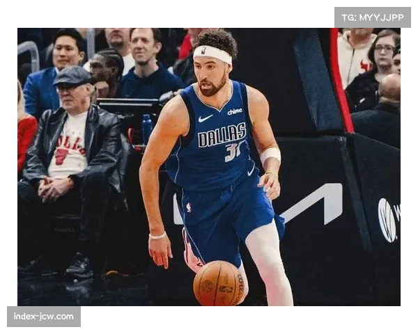 戴维斯独行侠赛季新高32分13篮板 复出表现提振球队 戴维斯独行侠赛季新高32分13篮板 复出表现提振球队